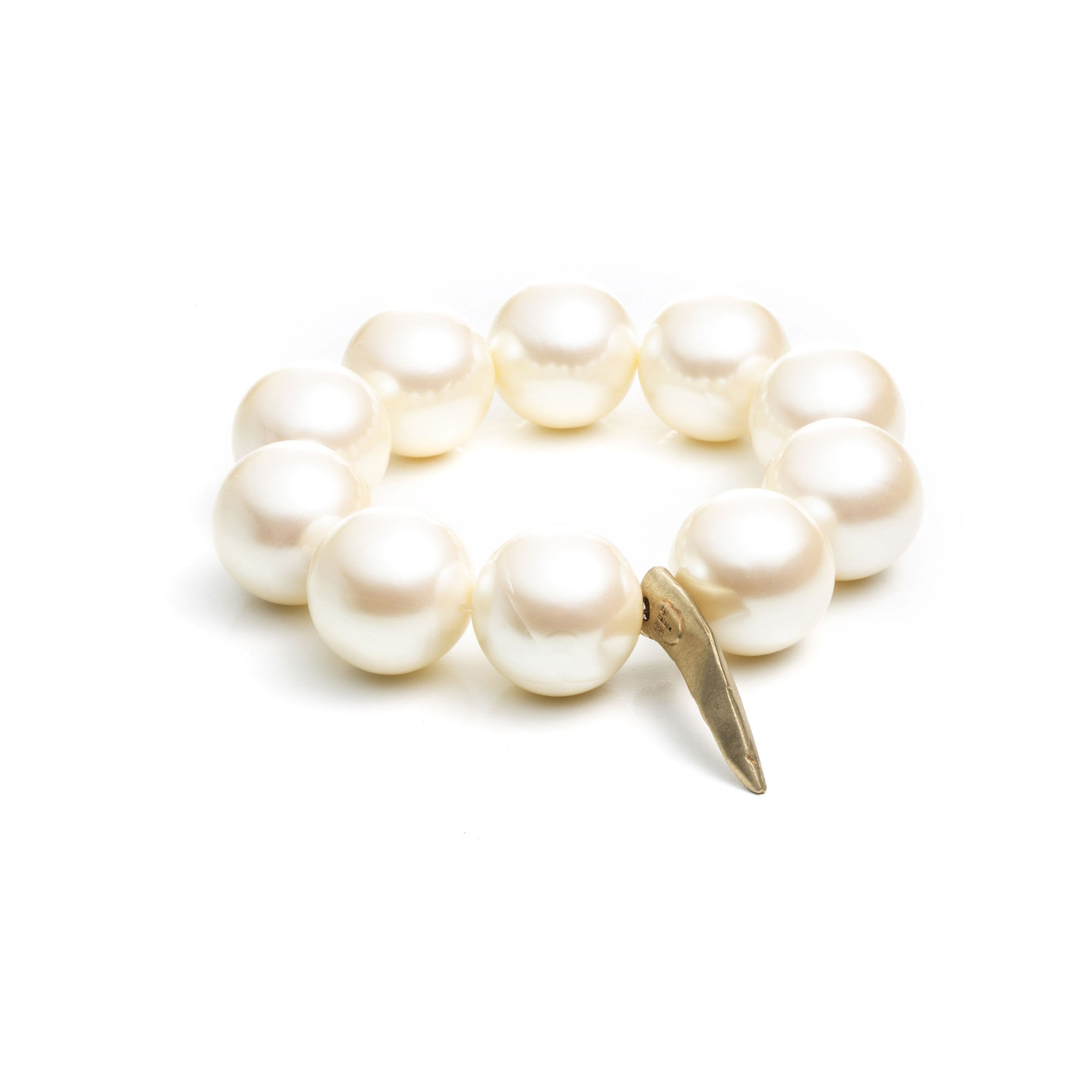 LARGEST PEARLS AND CLAW