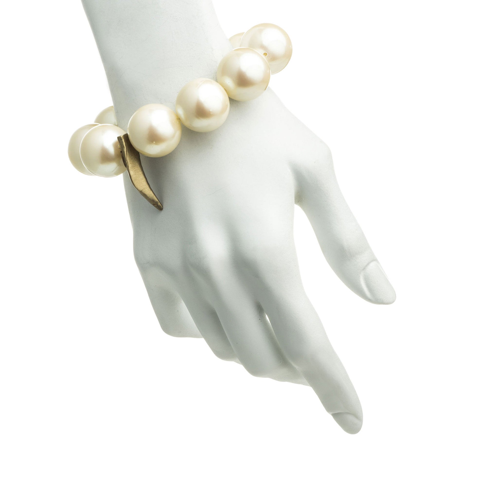 LARGEST PEARLS AND CLAW